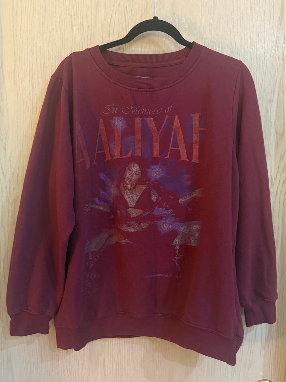 Aaliyah In Memory Graphic Crewneck Sweatshirt XL Burgundy